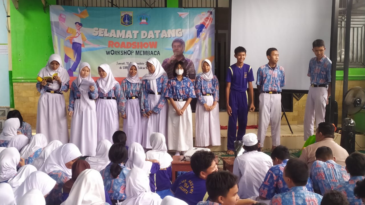 Roadshow Workshop Membaca Ke SMP Negeri 194 Jakarta